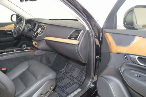 2025 Volvo XC90 B5 Plus Bright Theme