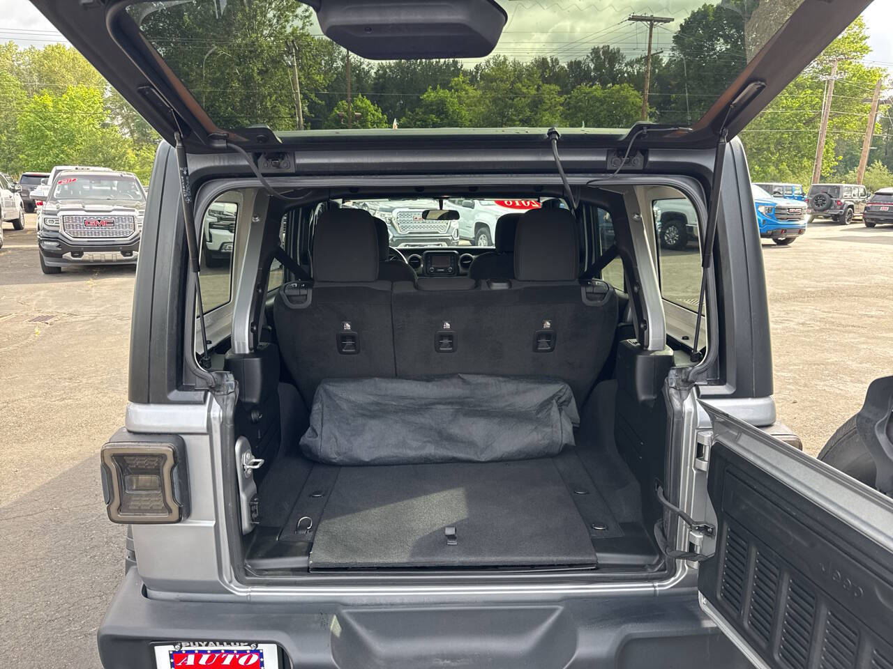 used 2018 Jeep Wrangler Unlimited car, priced at $21,999