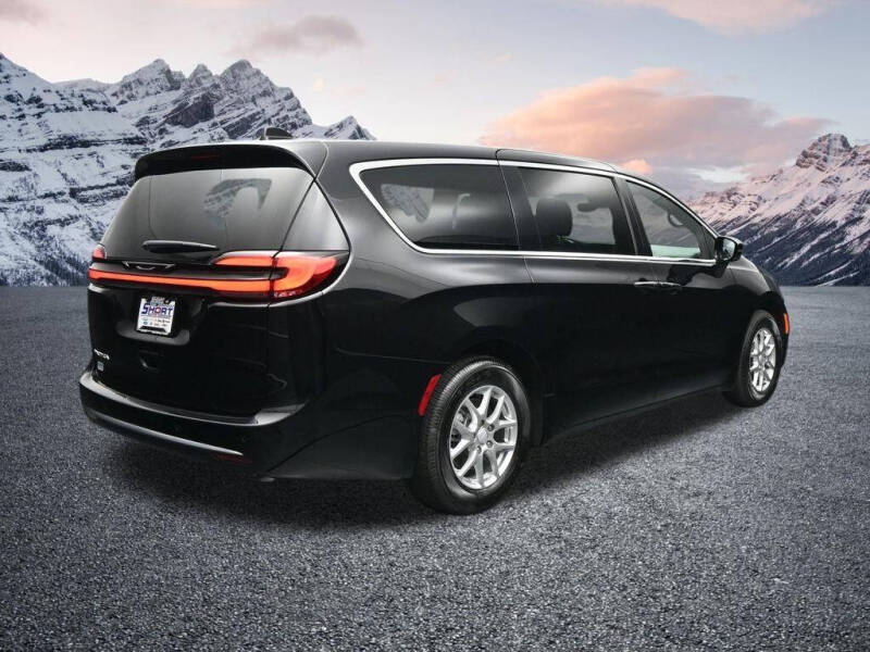 2027 Chrysler Pacifica Select