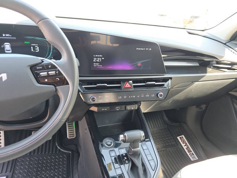 2023 Kia Niro EX Touring