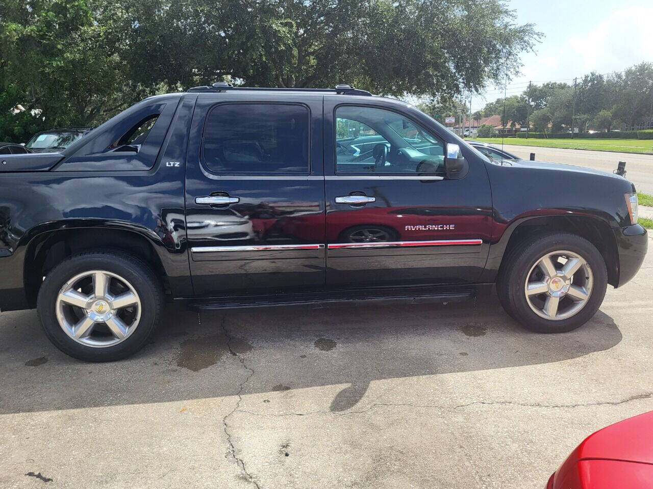 2012 Chevrolet Avalanche for sale at FAMILY AUTO BROKERS in Longwood, FL