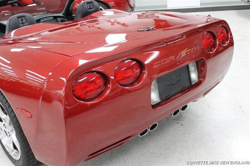 2004 Chevrolet Corvette 21