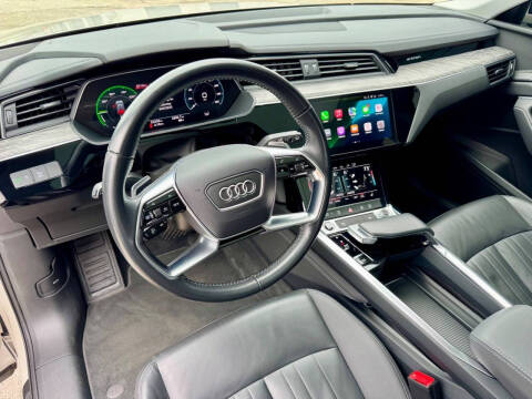 2021 Audi e-tron quattro Premium