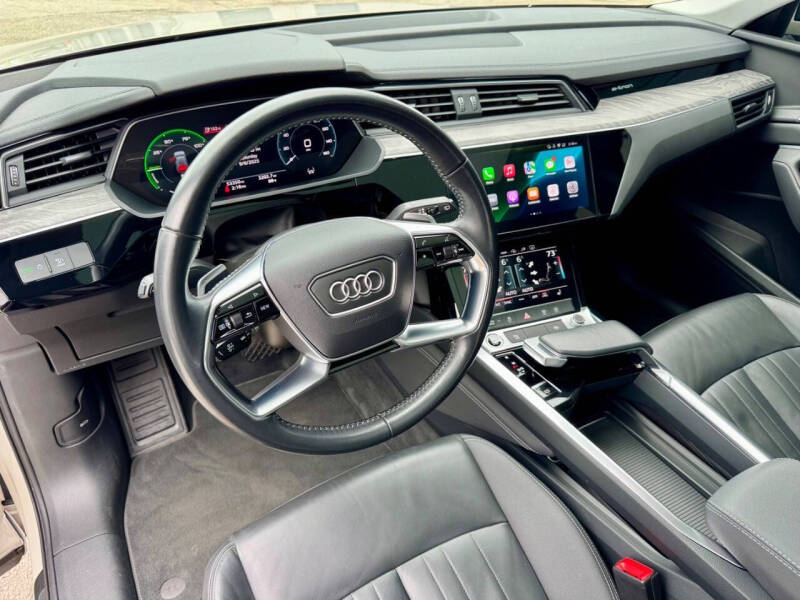 2021 Audi e-tron quattro Premium