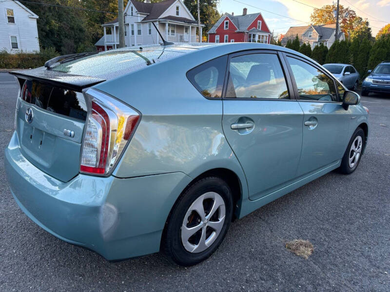 2014 Toyota Prius Three photo 5