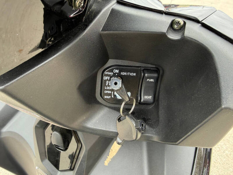 2025 Wolf V12 200i