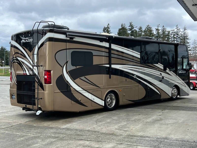 2016 Thor Motor Coach Palazzo for sale at Simple Car Company in Oak Harbor, WA