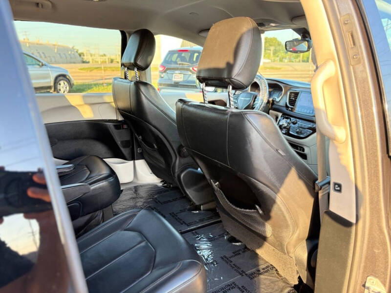 2017 Chrysler Pacifica Touring-L