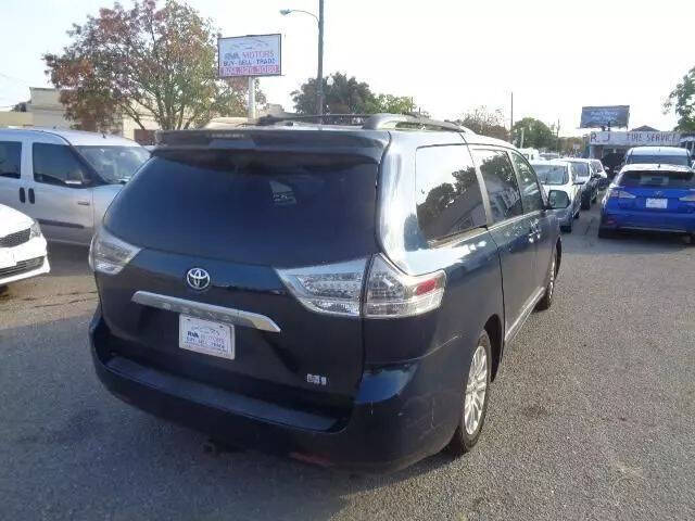 2012 Toyota Sienna XLE 8-Passenger