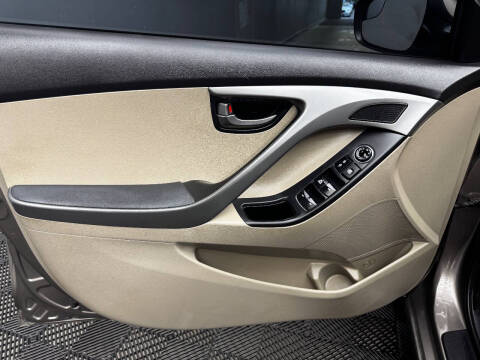 2014 Hyundai Elantra SE