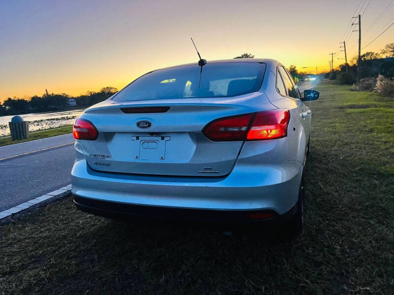 2016 Ford Focus SE photo 9