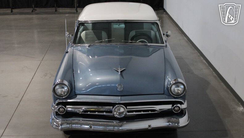 1954 Ford Crestline