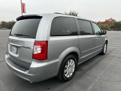 2016 Chrysler Town and Country Touring