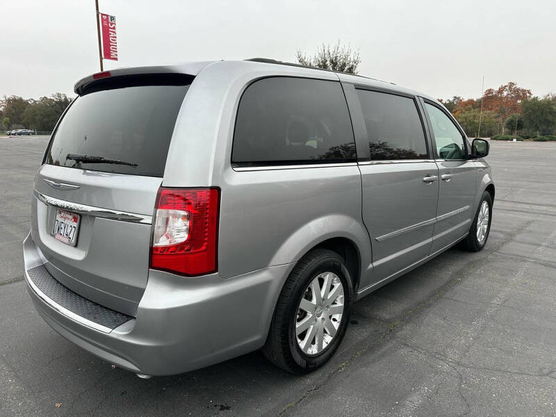 2016 Chrysler Town and Country Touring