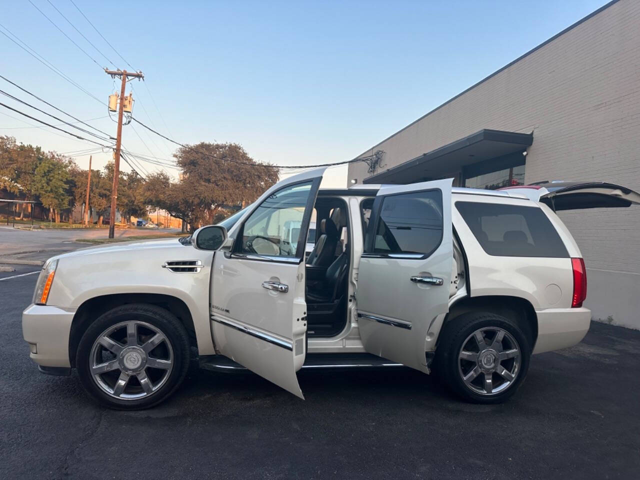 2008 Cadillac Escalade for sale at Sarenco Auto Inc in Dallas, TX