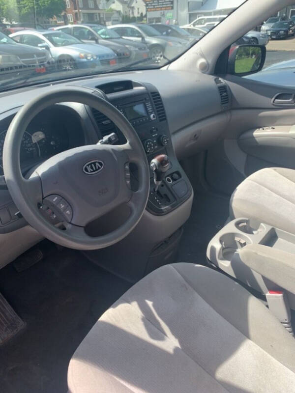 2012 Kia Sedona for sale at Knowlton Motors, Inc. in Freeport IL