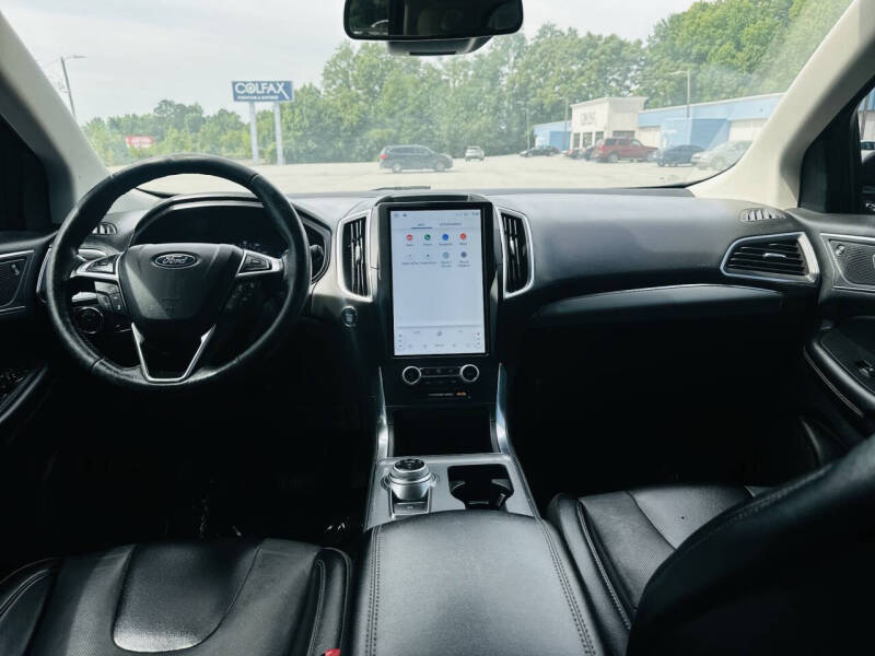 2022 Ford Edge Titanium