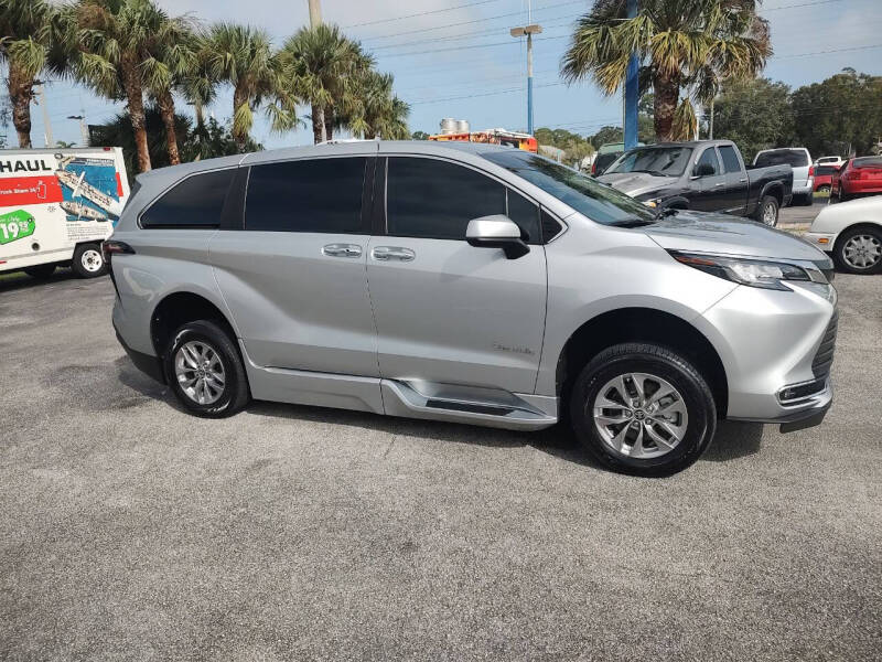2022 Toyota Sienna XLE 7-Passenger