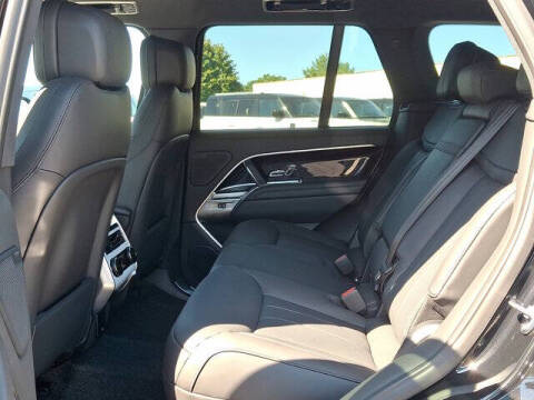 2025 Land Rover Range Rover P530 SE