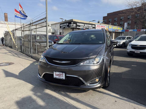 2017 Chrysler Pacifica Touring-L Plus