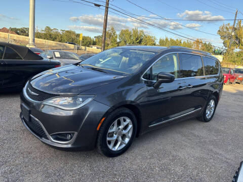 2017 Chrysler Pacifica Touring-L Plus