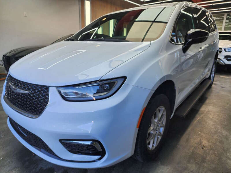 2024 Chrysler Pacifica Touring