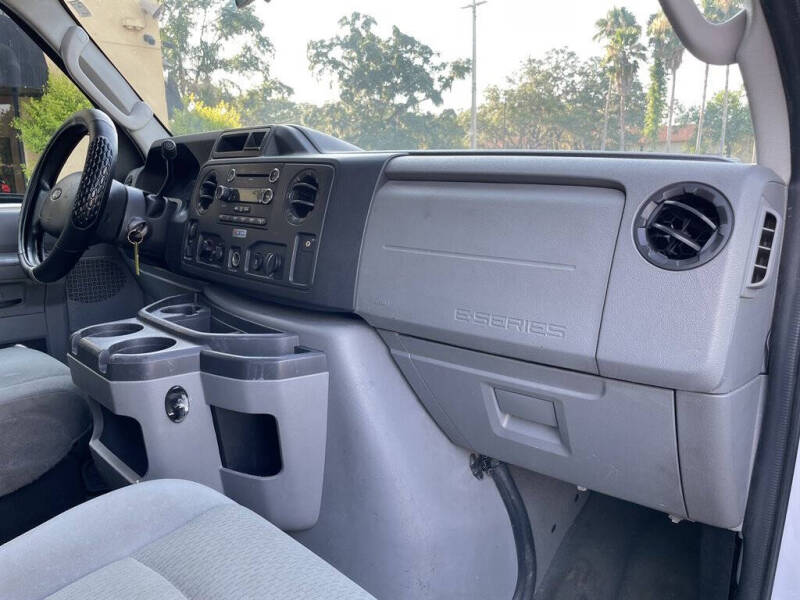 2009 Ford E-Series E-350 SD XLT