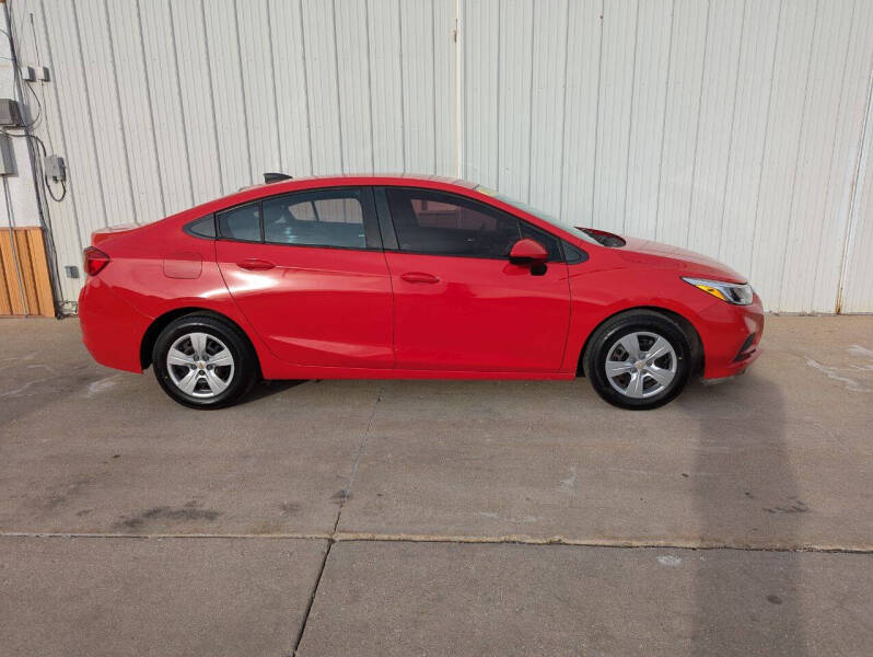 2018 Chevrolet Cruze for sale at Parkway Motors in Osage Beach MO
