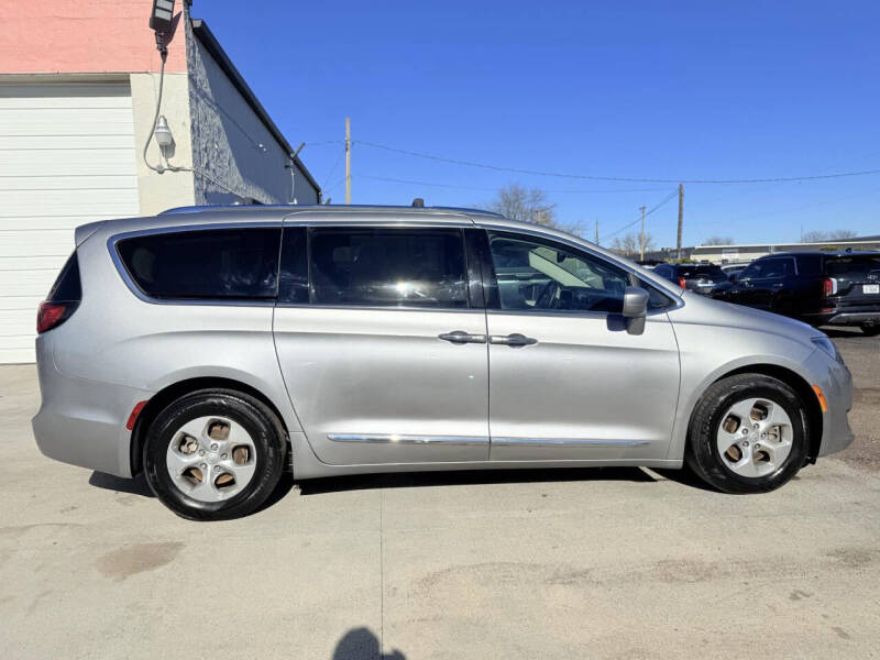2017 Chrysler Pacifica Touring-L Plus