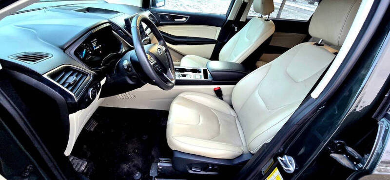 2022 Ford Edge Titanium