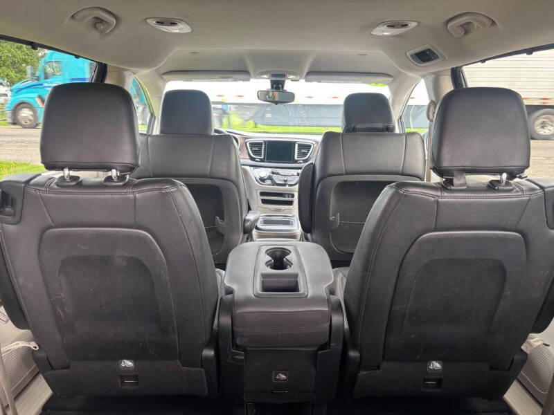 2017 Chrysler Pacifica Touring-L