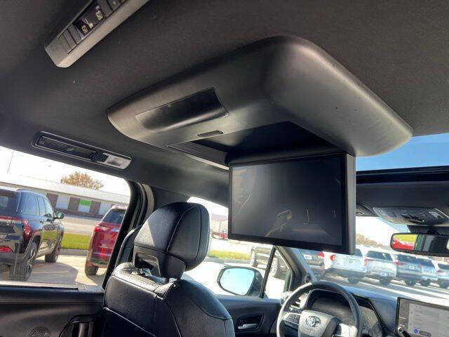 2025 Toyota Sienna Woodland Edition