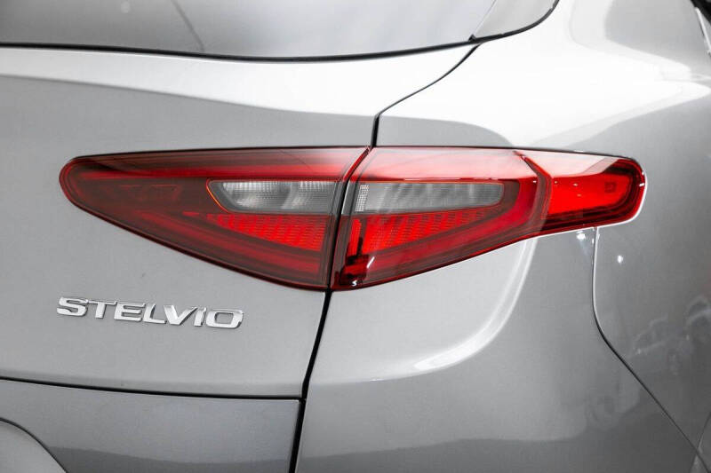 2018 Alfa Romeo Stelvio Sport