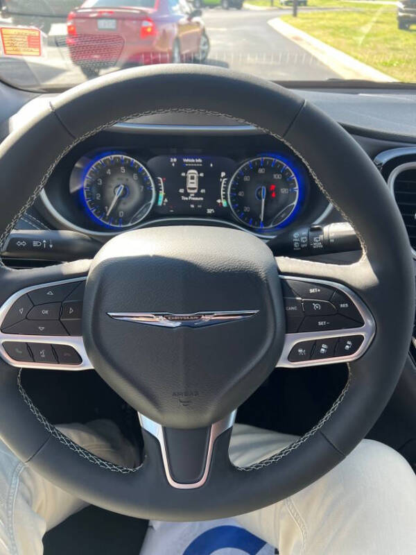 2026 Chrysler Pacifica Select