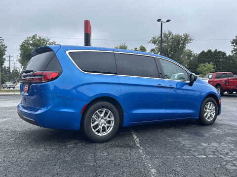 2027 Chrysler Pacifica Select