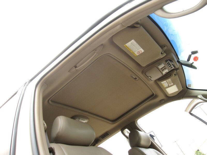 2004 Toyota Sequoia SR5