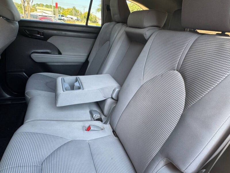 2022 Toyota Highlander LE