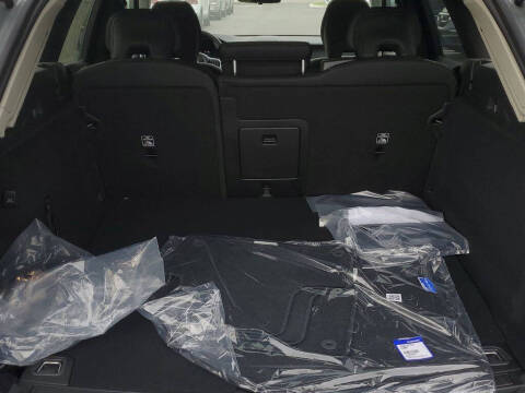 2025 Volvo XC60 T8 Core Dark Theme