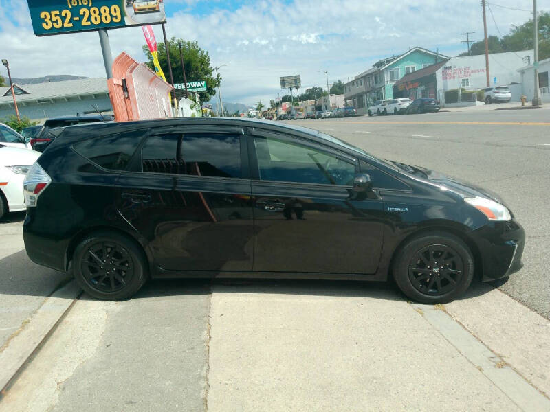 2014 Toyota Prius v Three