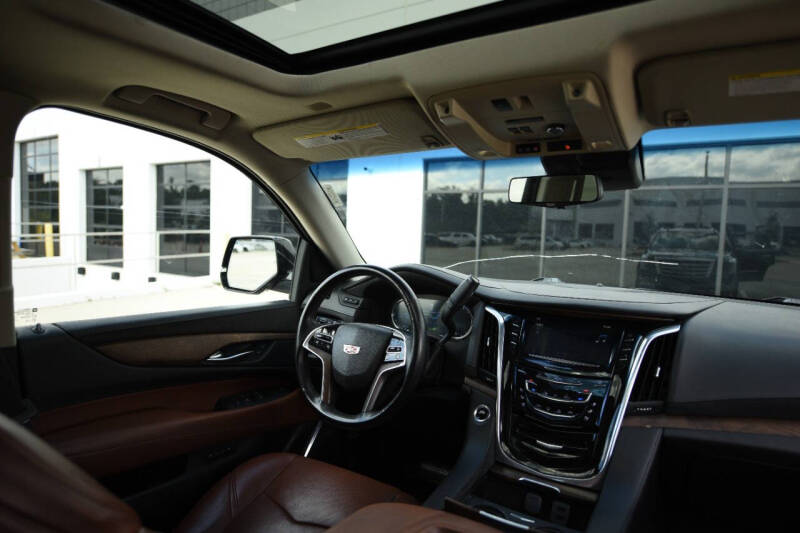 2017 Cadillac Escalade Luxury