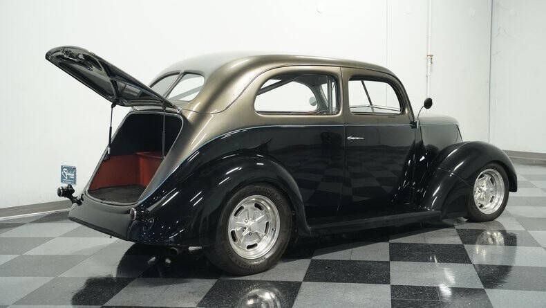 1937 Ford Tudor