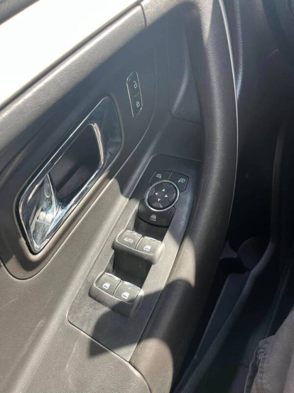 Image 4 of 2014 Ford Taurus SEL
