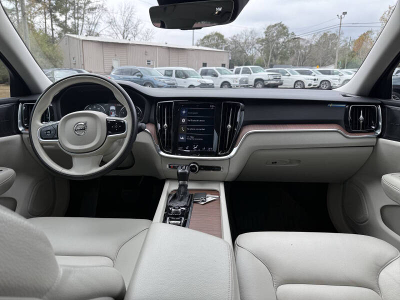 2019 Volvo S60 T6 Momentum