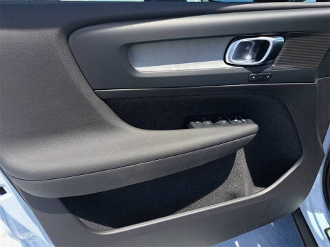 2026 Volvo XC40 B4 Plus