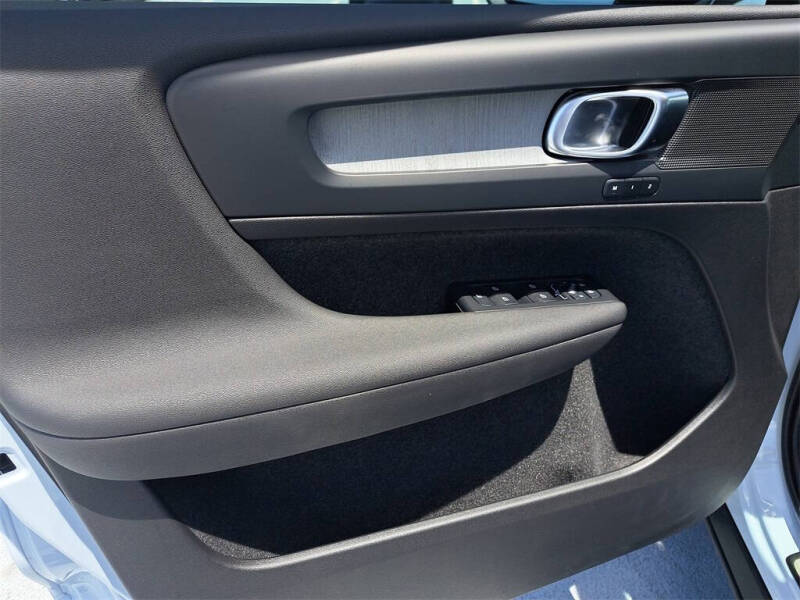 2026 Volvo XC40 B4 Plus