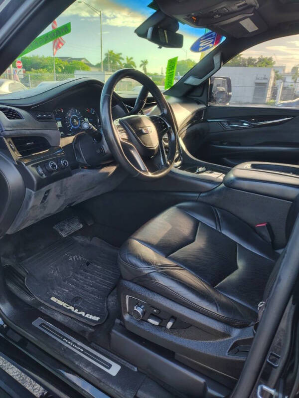2017 Cadillac Escalade ESV Platinum