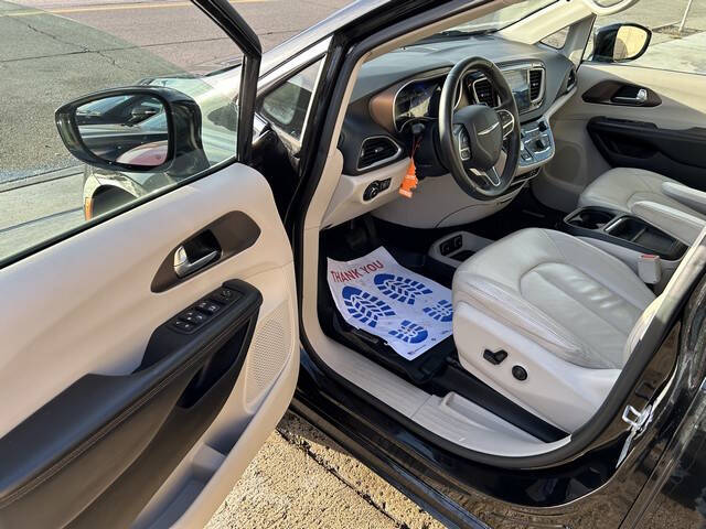 2017 Chrysler Pacifica Touring-L