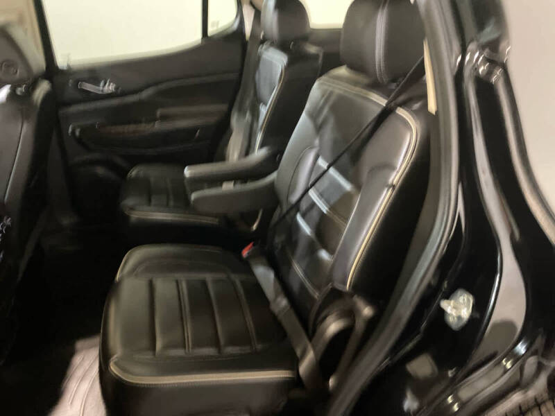 2022 GMC Acadia Denali