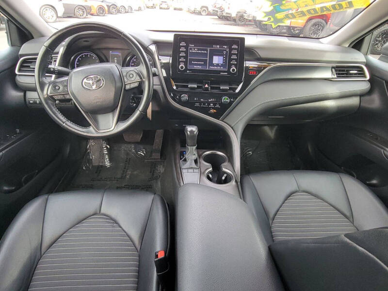 2022 Toyota Camry SE photo 11