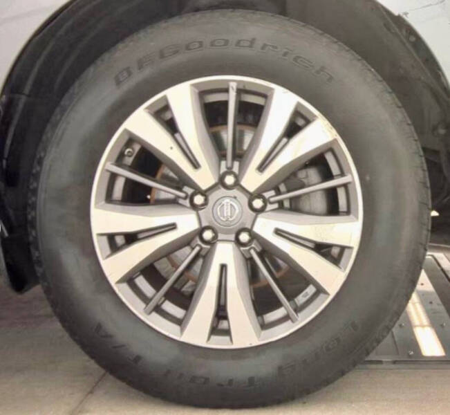 2017 Nissan Pathfinder SL